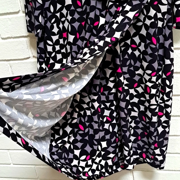 Anne Klein Business/Formal Pleated Criss Cross V-Neck Front Midi Dress. Size 16 - Picture 5 of 9